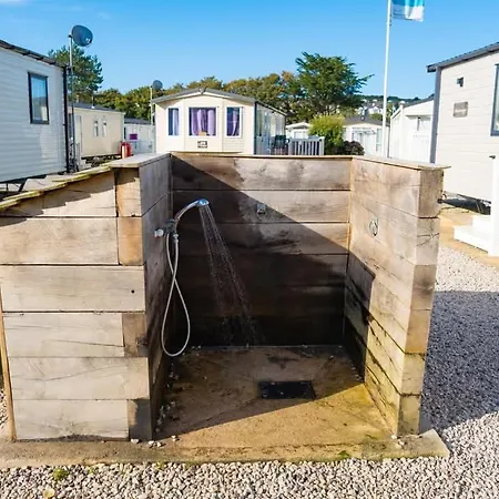Delightful Two Bedroom Caravan On Beach. Vakantiehuis *